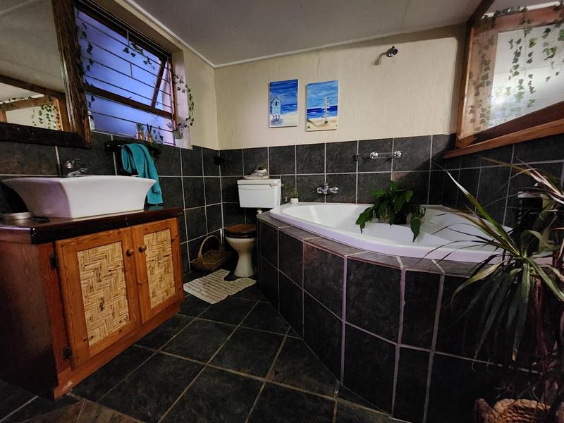 4 Bedroom Property for Sale in Paradise Beach Eastern Cape